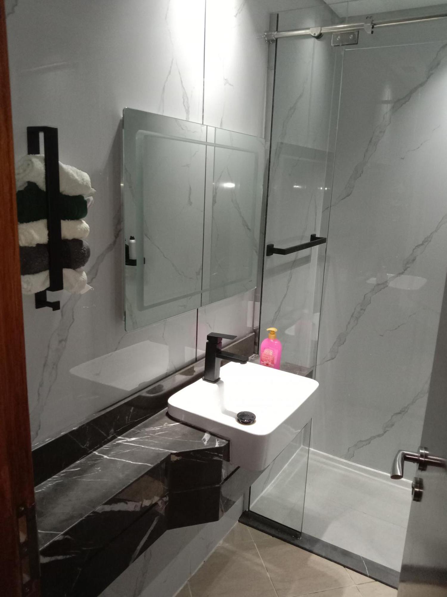 Huge Entire For With Free Pool, Steam & Sauna , Apartment *