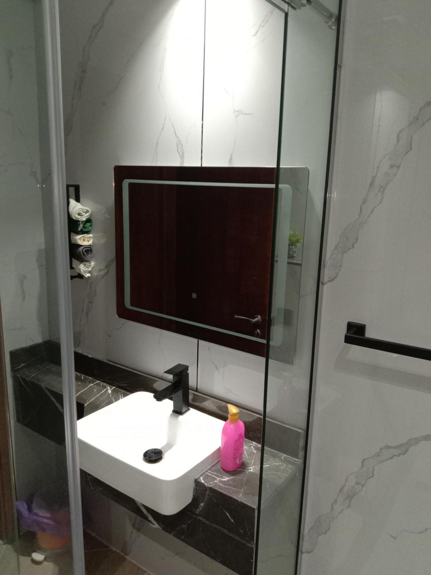 Huge Entire For With Free Pool, Steam & Sauna , Apartment