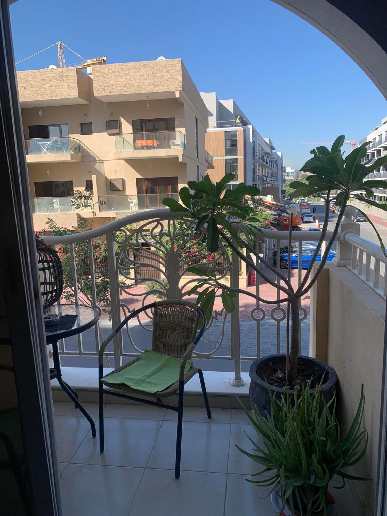 Huge Entire For With Free Pool, Steam & Sauna , Apartment Dubai